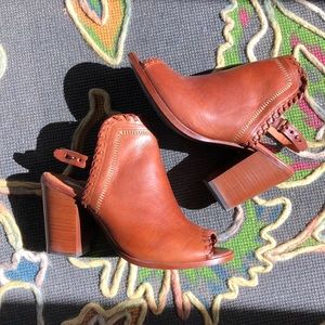 Brand New Ariat Two24 heels!